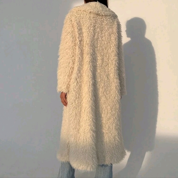 Women's Apricot Fluffy Collar Long Sleeve Pocket Warm Modern Outerwear Jacket - Picture 4 of 4